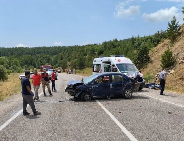 gumushanede-trafik-kazasi-4-yarali-zBpZQpKx.jpg