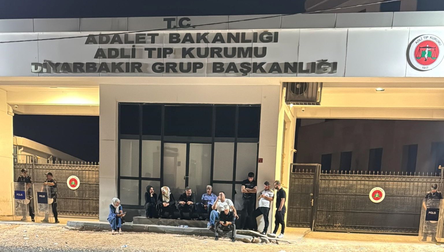 6 yasindaki cocuk yan yatan romorkun altinda can verdi VpETUXA3