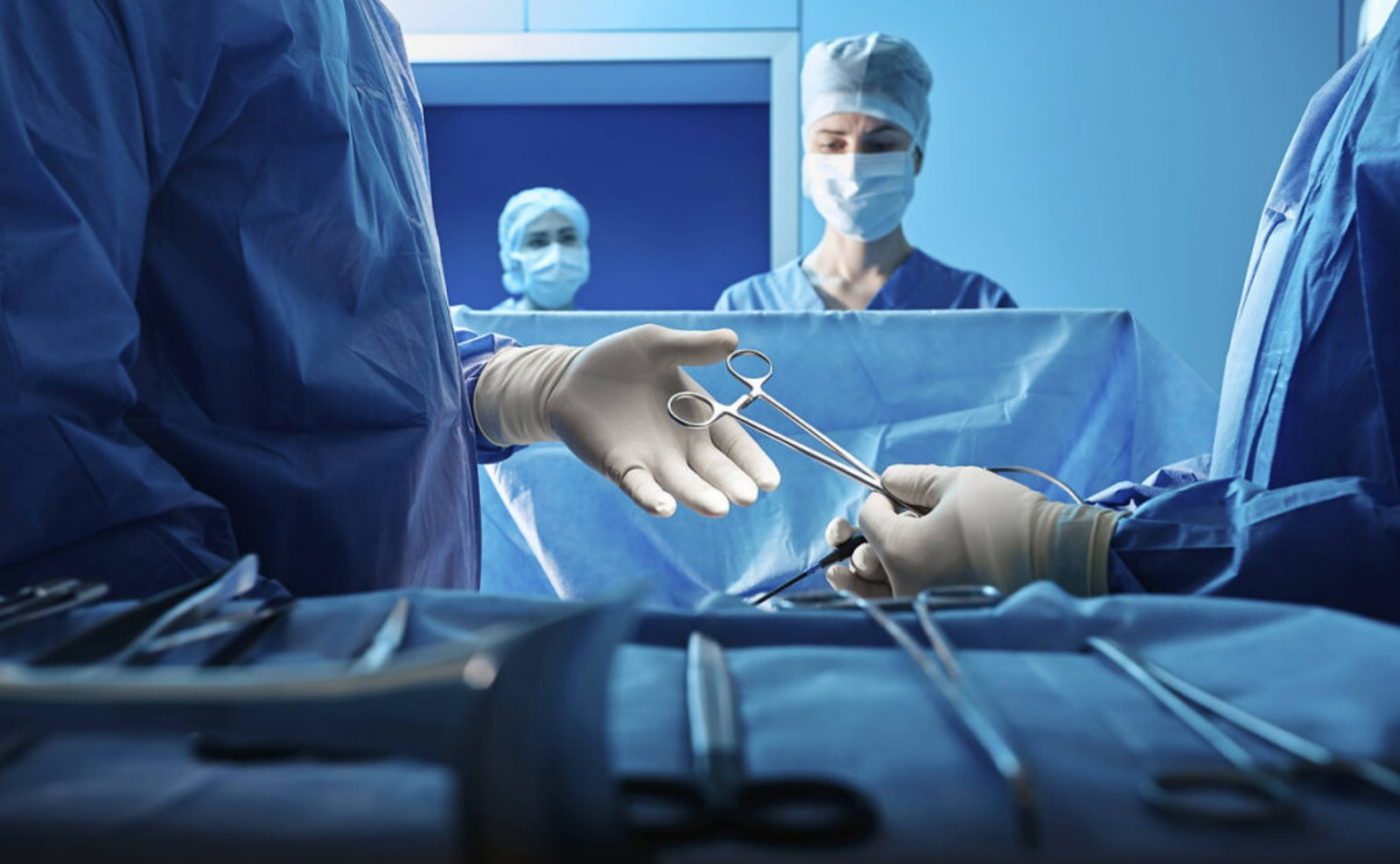 ameliyat sirasinda hastayi birakip iliskiye girdiler akilalmaz olay ezBttMXK