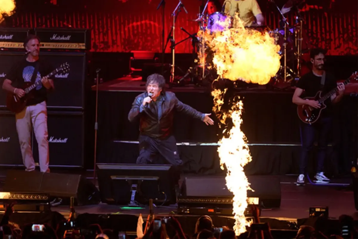 arjantin devlet baskani mileiden rock konseri n7r847MU