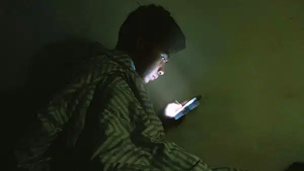 gece telefona bakanlar dikkat sessizce cokertiyor tZu8U5cl.jpg