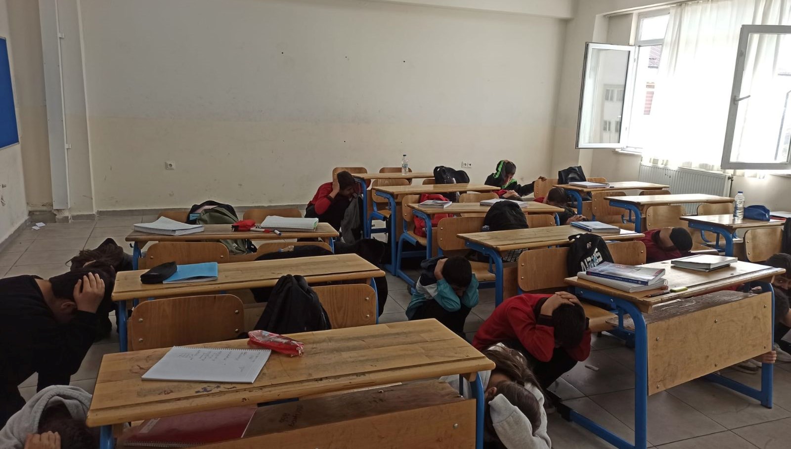 hakkaride okullarda tatbikat LIx2NVqY.jpg