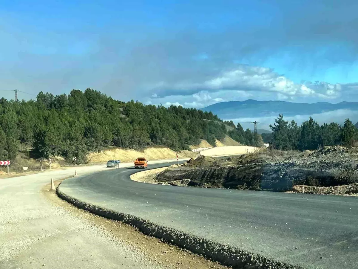 kutahyada tavsanli domanic devlet yolu calismalari hizla devam ediyor sSyBLqBe.jpg