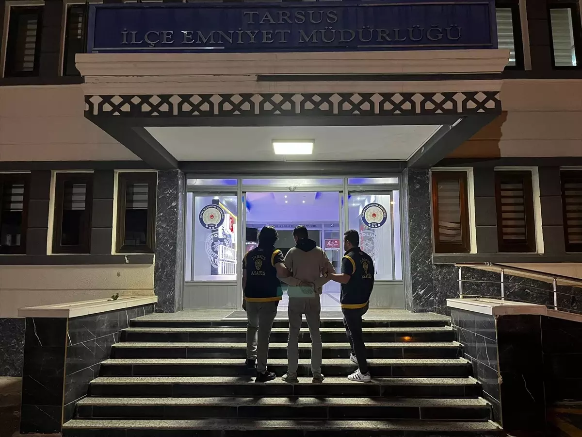 tarsusta park halindeki araclar yakildi TzA8fuuu.jpg