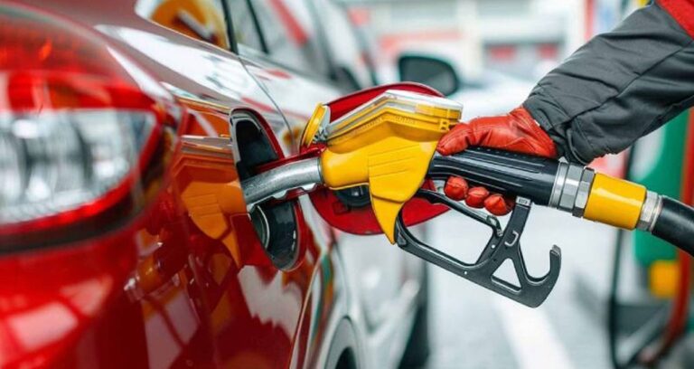 benzin-ve-motorine-zam-geldi-tabelalar-bir-kez-daha-degisti-y9enNiG1