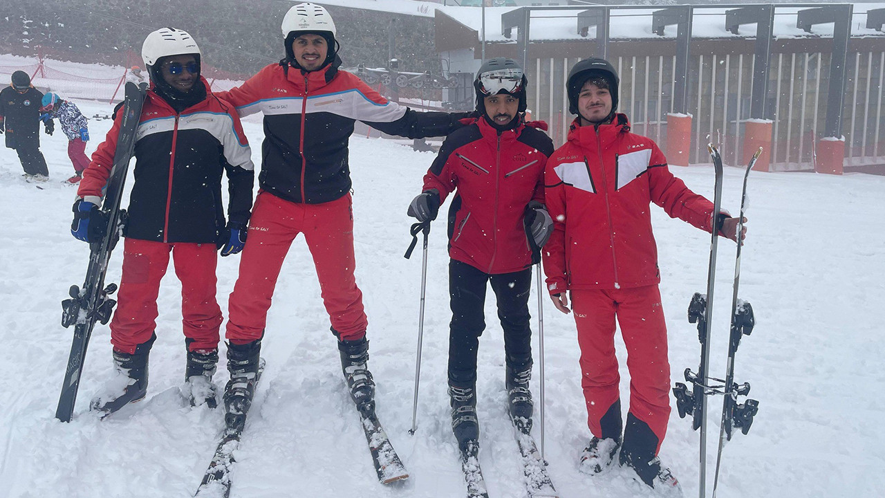 erzurumda-onlarca-ogrenci-kayakla-tanisti-qfHpF5cr