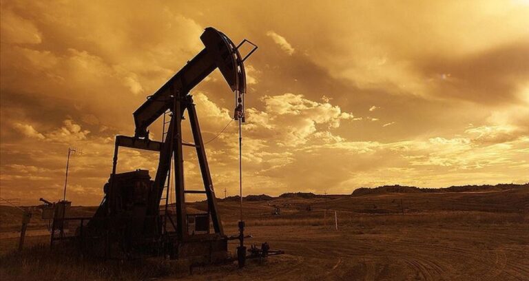 petrolde-ters-kose-abd-ham-petrol-stoklarinda-surpriz-yukselis-3EAeMLGL
