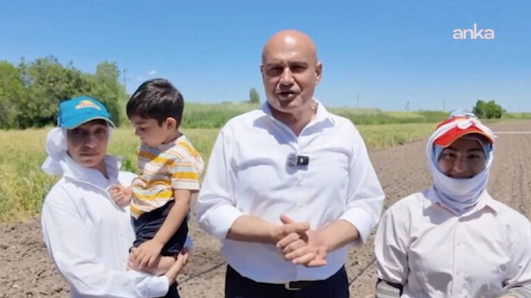 iyi-partili-comez-mevsimlik-iscilerin-sorunlarini-dinledi-ortada-devlet-kurumu-kalmadigi-icin-boslugu-agalik-MWseUNDB