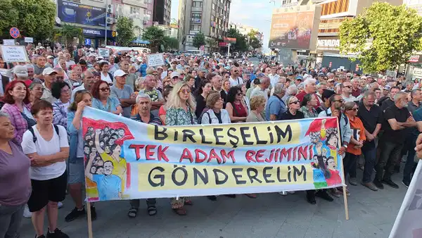 Balıkesir’de ‘mutlak butlana hayır’ eylemi: ‘Butlanı da sultanı da kabul etmiyoruz’