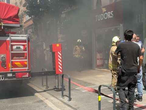 Sislide yeraltindan yukselen dumanlar itfaiyeyi alarma gecirdi Zzhxs8ZX