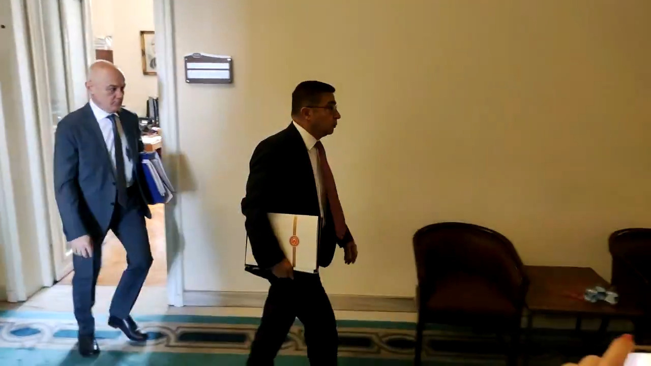 Son dakika turkiyenin yeni partisinin kurulus belgeleri bakanliga iste boyle goturuldu UjDBfStS